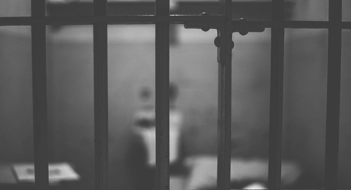 Por no saber dónde dejó sus papeles, un abogado casi termina en una celda de la cárcel que visitaba. Foto: Pixabay