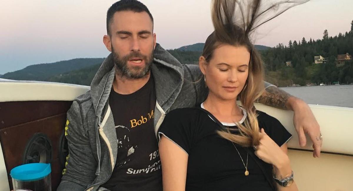 Adam Levine junto a su esposa. Foto: Instagram @adamlevine