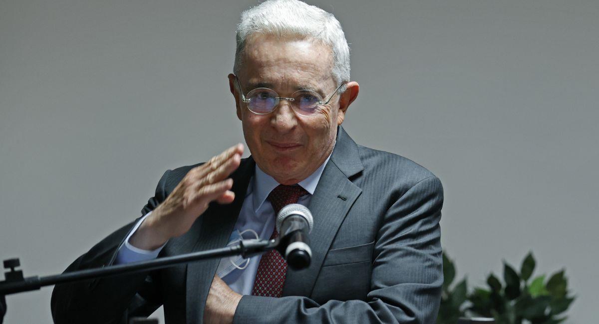 El expresidente de Colombia Álvaro Uribe habla durante un encuentro del partido político Centro Democrático. Foto: EFE EFE/ Mauricio Dueñas Castañeda
