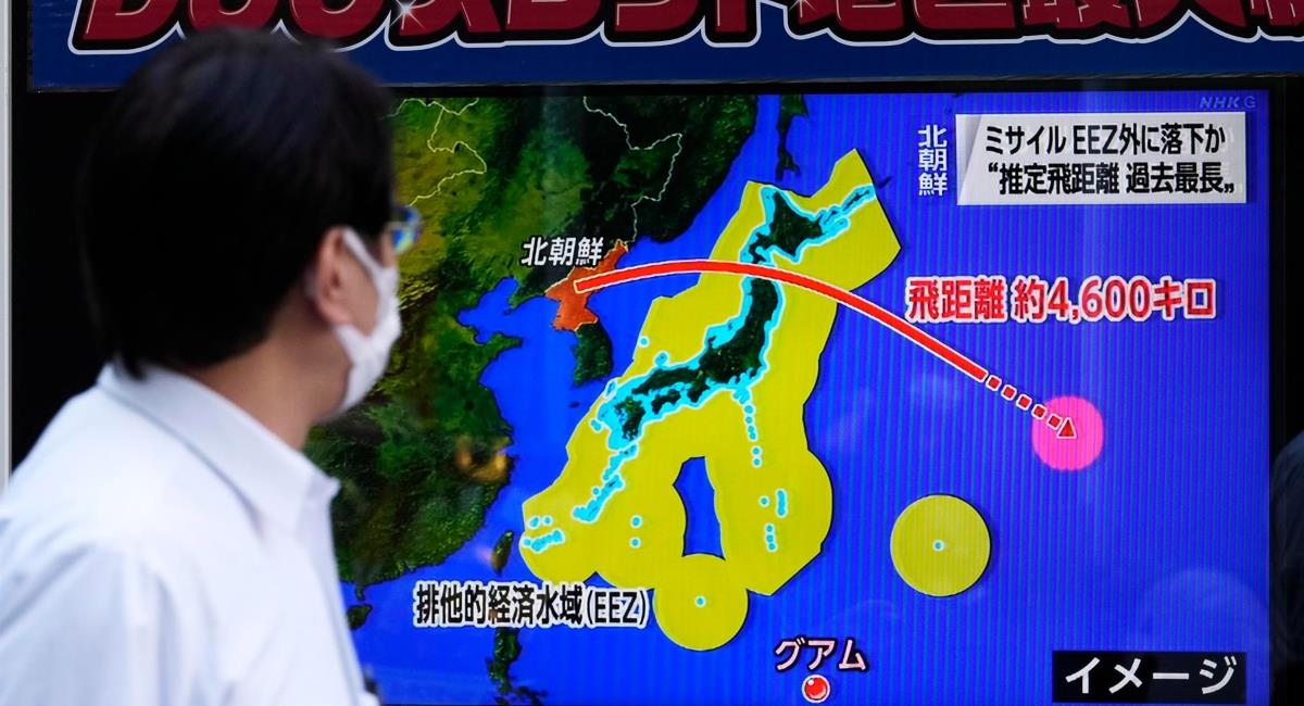 Corea del Norte lanza un misil sobre Japón. Foto: EFE