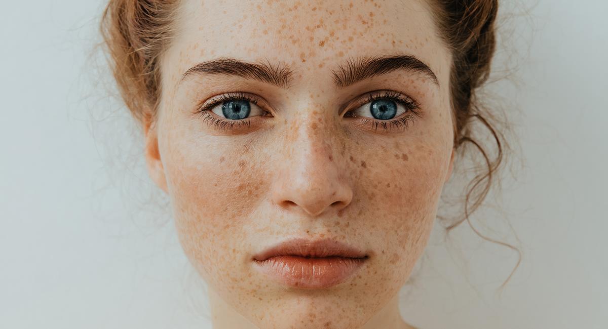 Así es el truco viral para pintar pecas en el rostro sin que se vean falsas. Foto: Shutterstock
