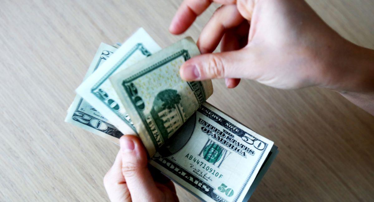Dólar. Foto: Shutterstock