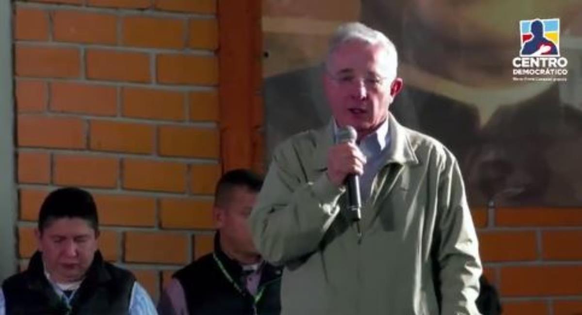 Álvaro Uribe respalda diálogos con el ELN y compra de tierras a ganaderos. Foto: Centro Democrático