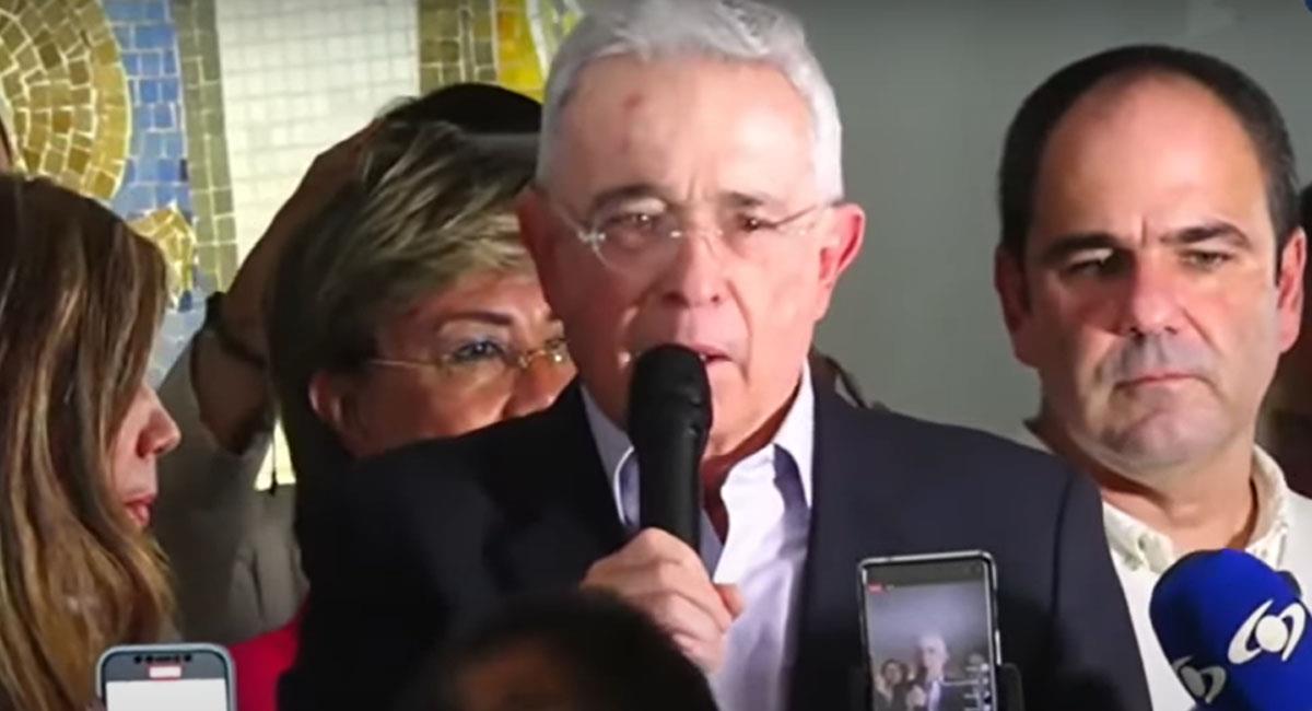 La Fiscalía dice que en los audios del caso Uribe, el expresidente no habla de entregar dádivas. Foto: Youtube