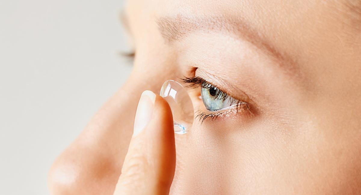 Mujer fue al médico por un dolor en los ojos y le sacaron 23 lentes de contacto. Foto: Shutterstock