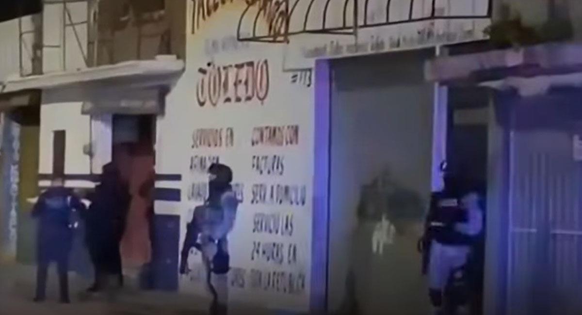 Efectivos del Ejército mexicano custodian el lugar en donde se registró un tiroteo en Irapuato, México. Foto: Youtube