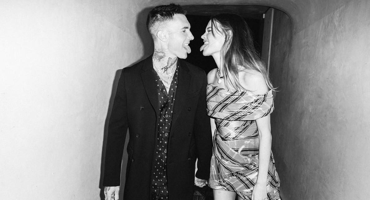 Adam Levine y su esposa Behati Prinsloo. Foto: Instagram @adamlevine