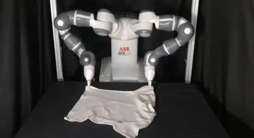 Crean prototipo de robot capaz de doblar ropa 