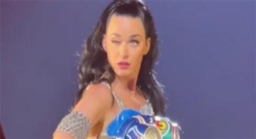 ¿Qué le pasó a Katy Perry en el parpado en pleno show?