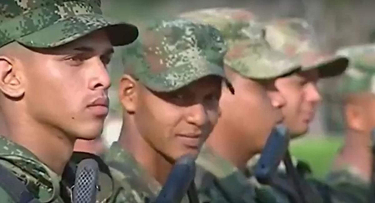 Los jóvenes colombianos podrían optar entre servicio militar o servicio social para la paz obligatorio. Foto: Youtube