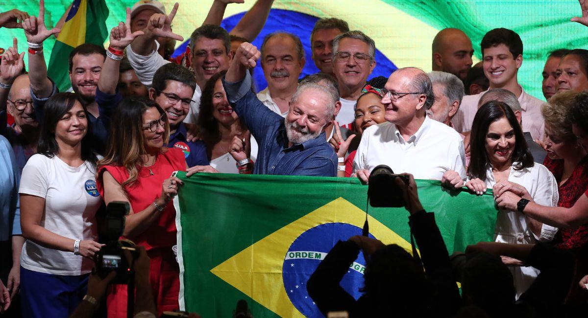 El expresidente brasileño Luiz Inácio Lula da Silva pronuncia un discurso tras su triunfo en la segunda vuelta de las elecciones, en Sao Paulo (Brasil). Foto: EFE EFE/ Sebastiao Moreira
