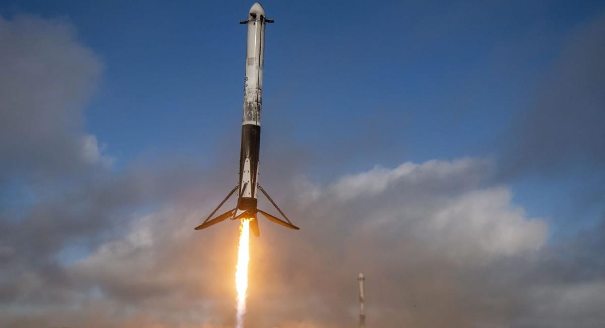 El Falcon es capaz de llevar hasta 64 toneladas a la órbita terrestre. Foto: Twitter SpaceX