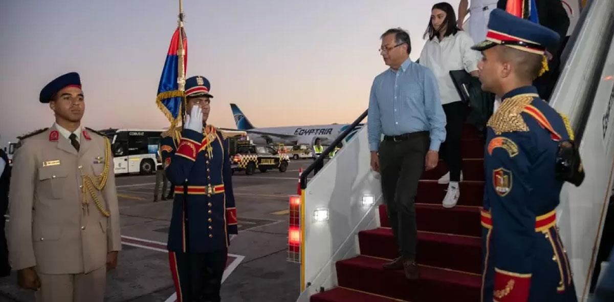 El presidente de Colombia llega a Egipto. Foto: Twitter @infopresidencia