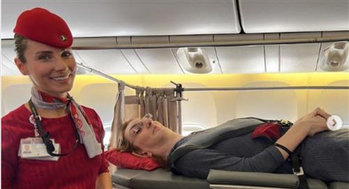 Mujer más alta del mundo logró viajar en avión por primera vez