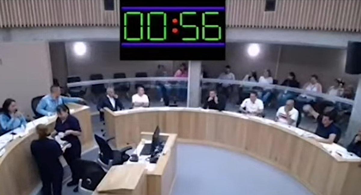 Cada sesión del Concejo de Itagüí parece una carrera contrarreloj por su corta duración. Foto: Youtube