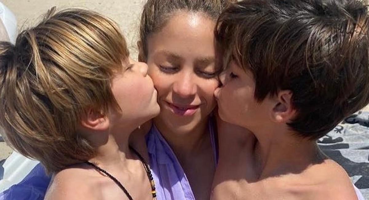 Shakira con sus hijos Milán y Sasha. Foto: Instagram @shakira