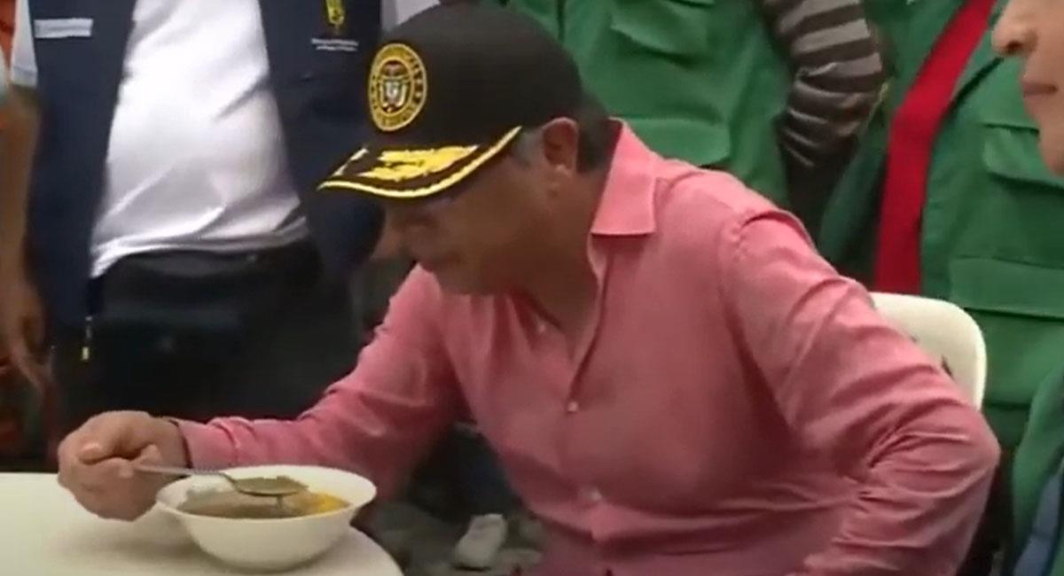 Gustavo Petro probó el sancocho de la olla comunitaria de Piojó en el departamento de Atlántico. Foto: Youtube