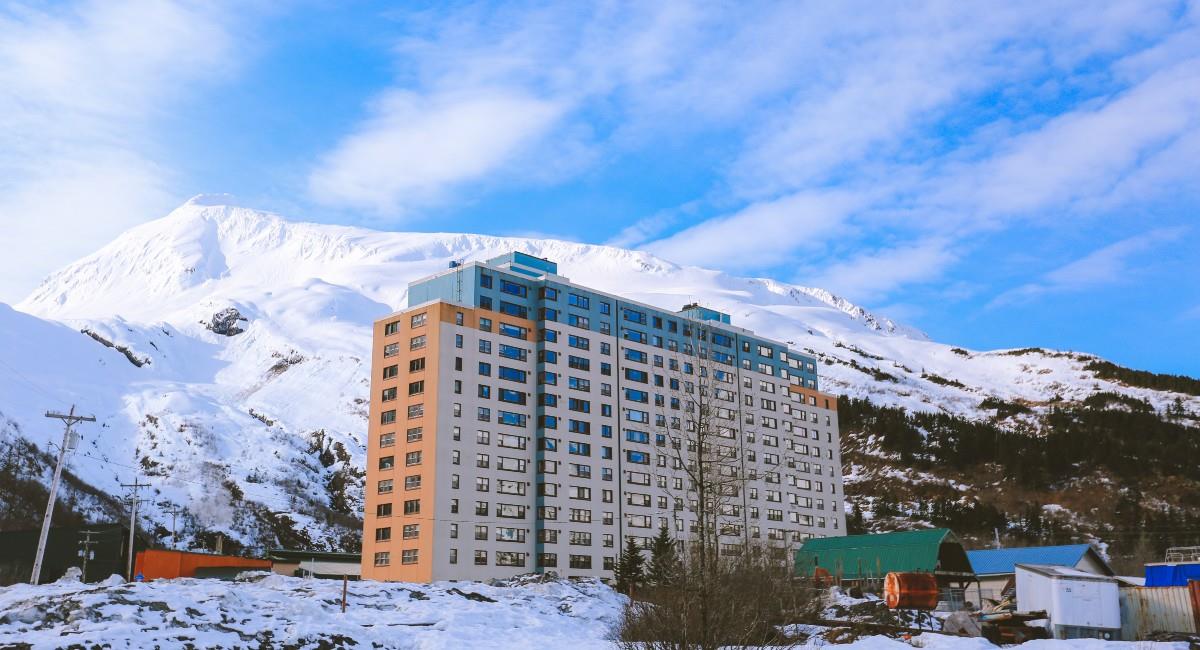 Entre el piso 13 y 14 se encuentra el único hotel del pueblo. Foto: Shutterstock