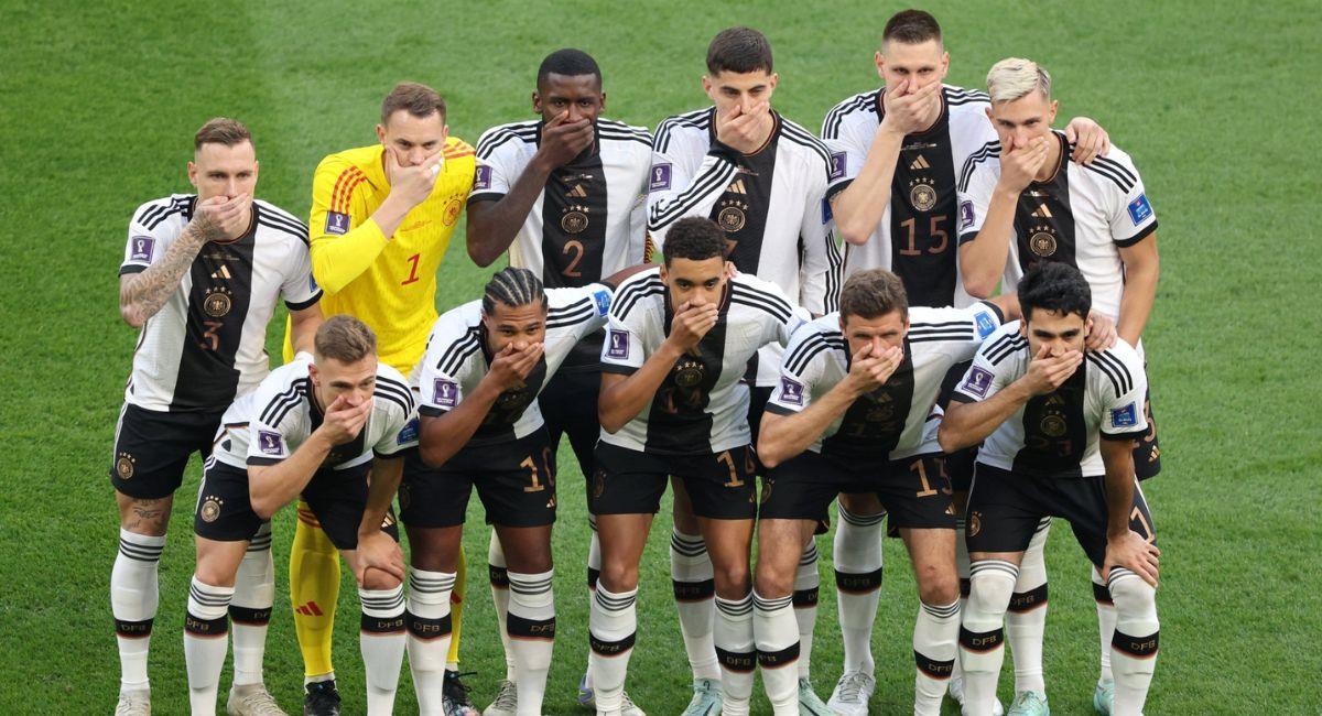 Alemania desafía a la FIFA: se tapan la boca como protesta en Qatar. Foto: Twitter @IgualdadLGBT