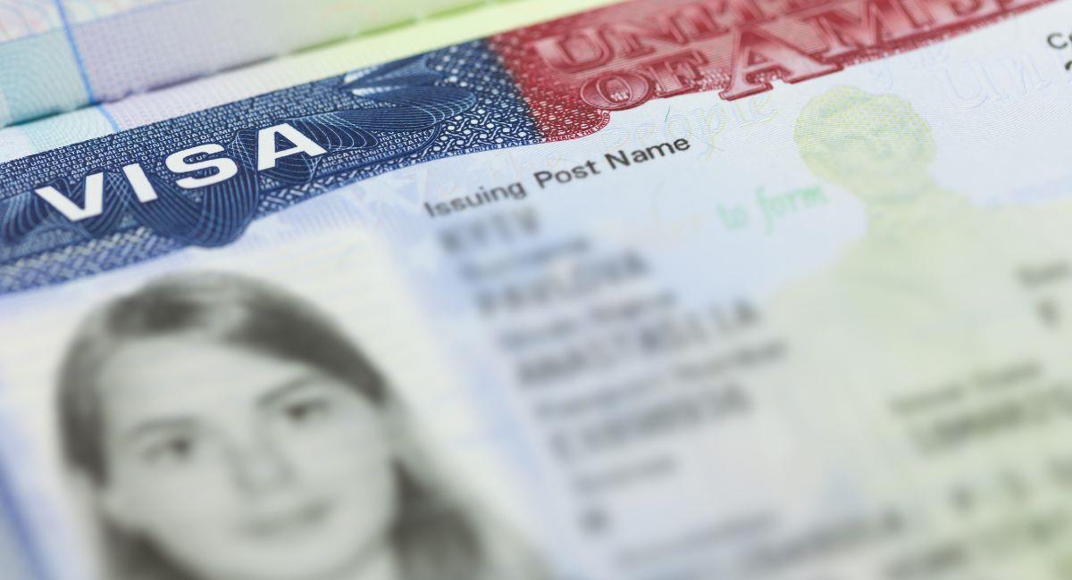 Antecedentes de la página American Visa in a Passport (Estados Unidos). Foto: Shutterstock