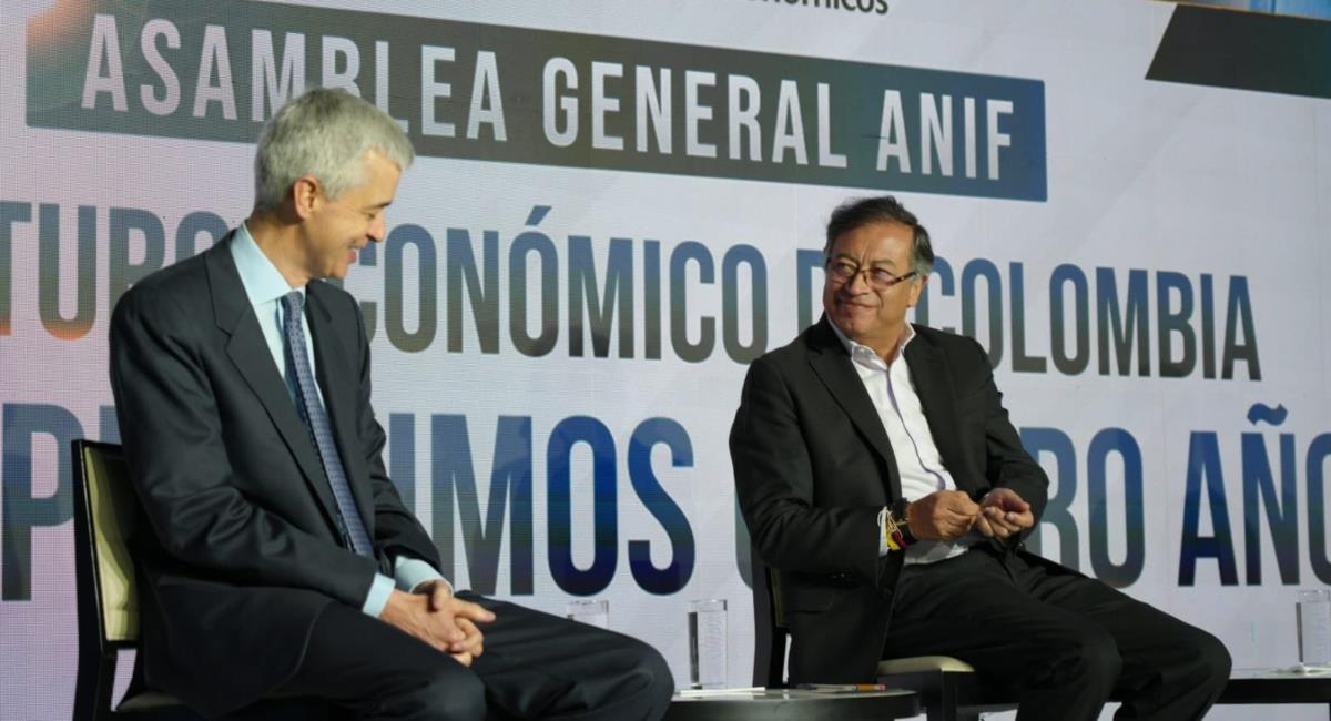 El jalón de orejas de Gustavo Petro a los banqueros. Foto: Twitter @infopresidencia