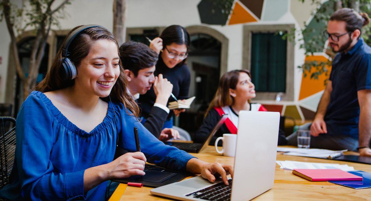 ¡No te quedes sin universidad! Inscríbete a Jóvenes a la U. Foto: Shutterstock