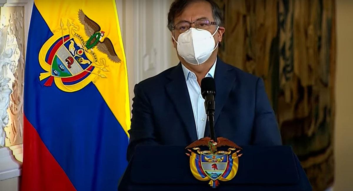 El presidente Gustavo Petro posesionó al nuevo presidente de Colpensiones, Jaime Dussan. Foto: Youtube