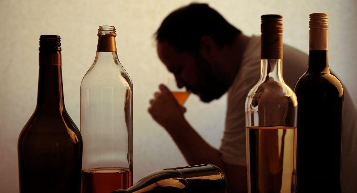 Crece la cifra de muertos por alcohol adulterado. Foto: Shutterstock