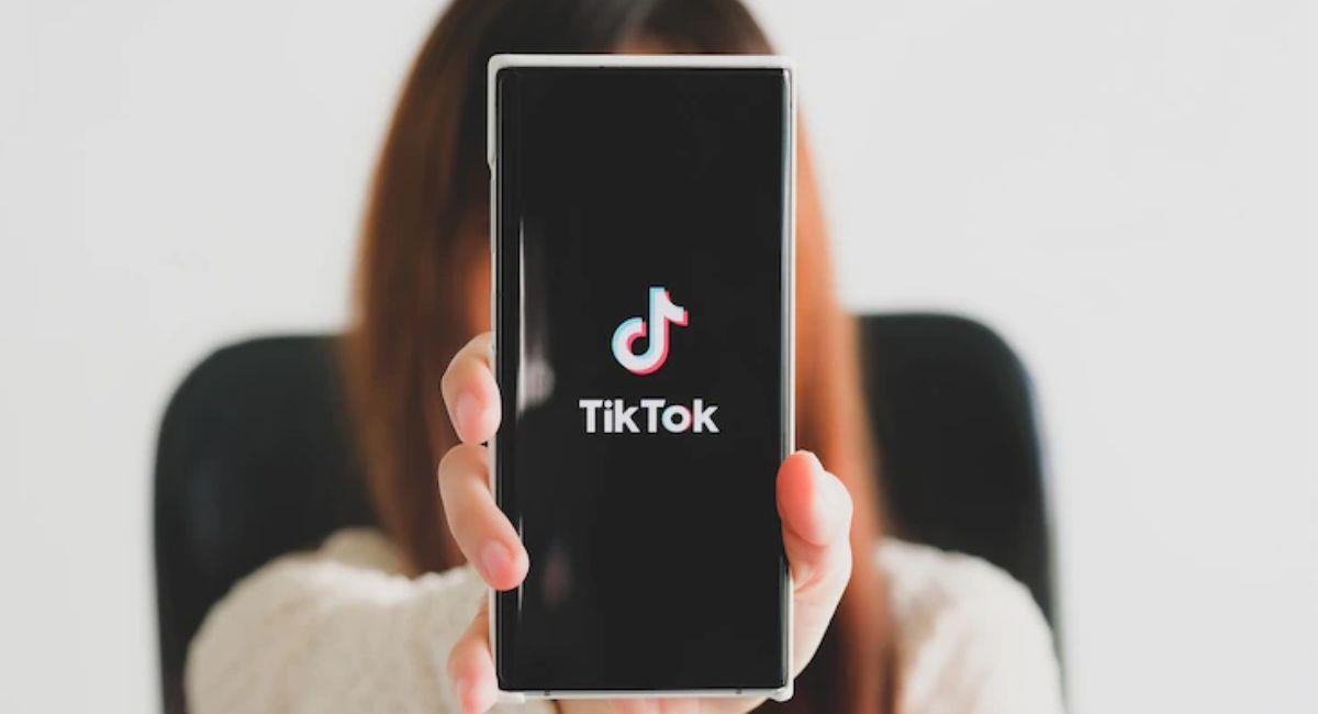 TikTok recolecta datos de periodistas para espiarlos. Foto: Freepik