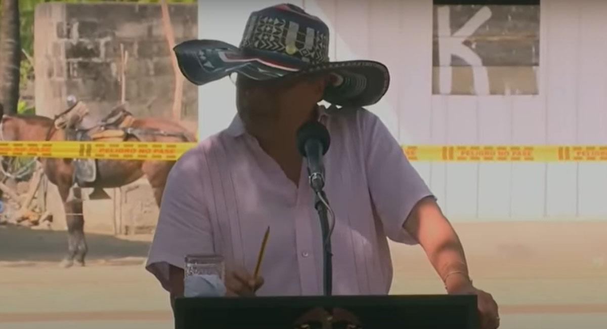 Usando sombrero vueltiao, Gustavo Petro anunció el plan gubernamental para comprar cosechas a campesinos. Foto: Youtube