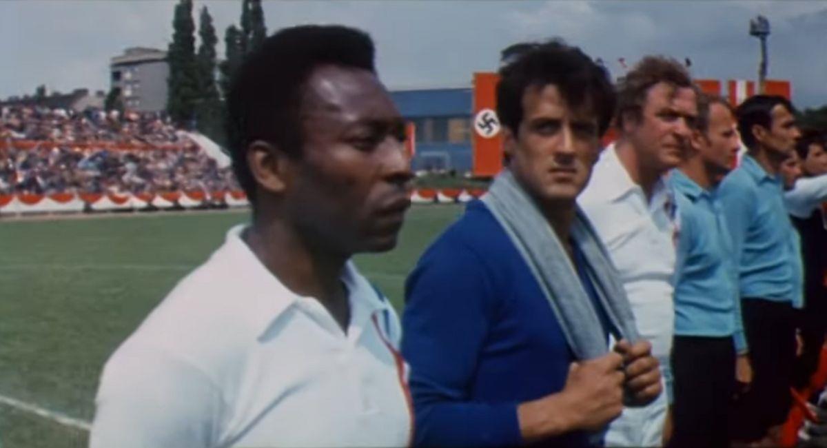 Pelé hizo parte del gran elenco de "Victory". Foto: Twitter Captura Warner Archive
