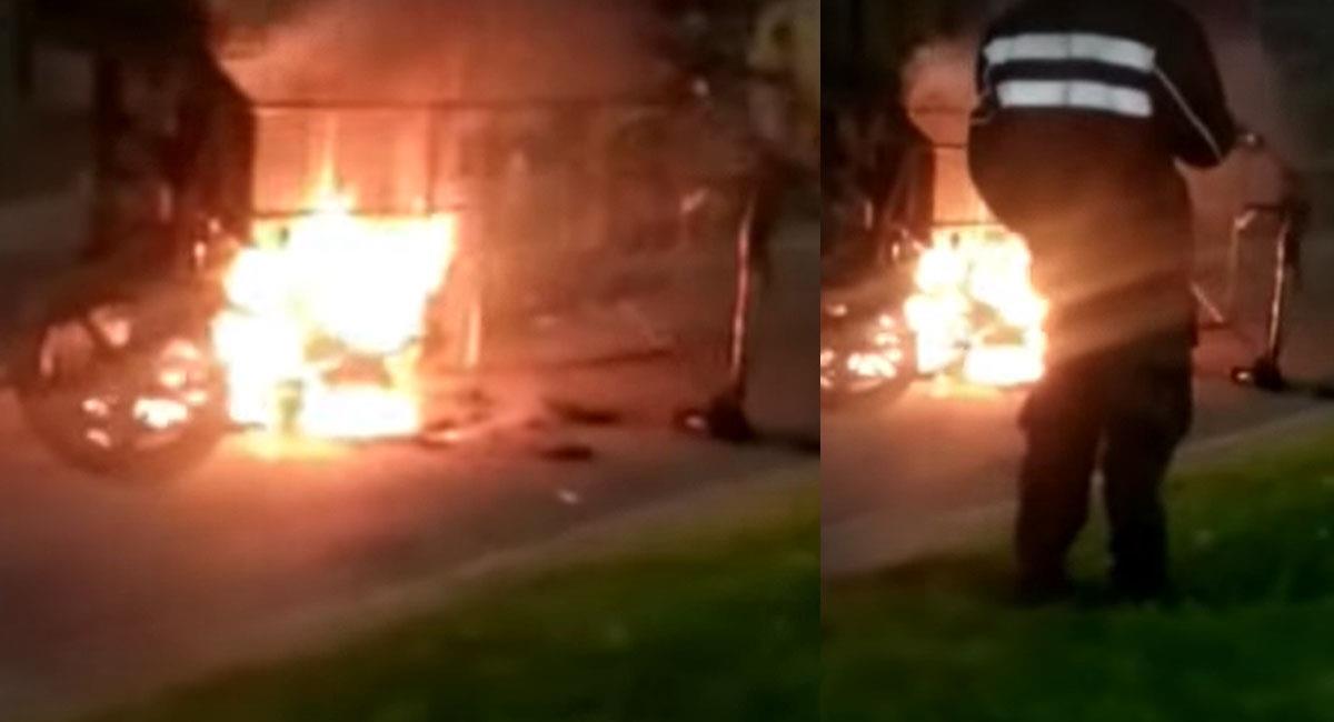 Un bicitaxi que usaban dos venezolanos para robar fue quemado por la comunidad indignada. Foto: Youtube