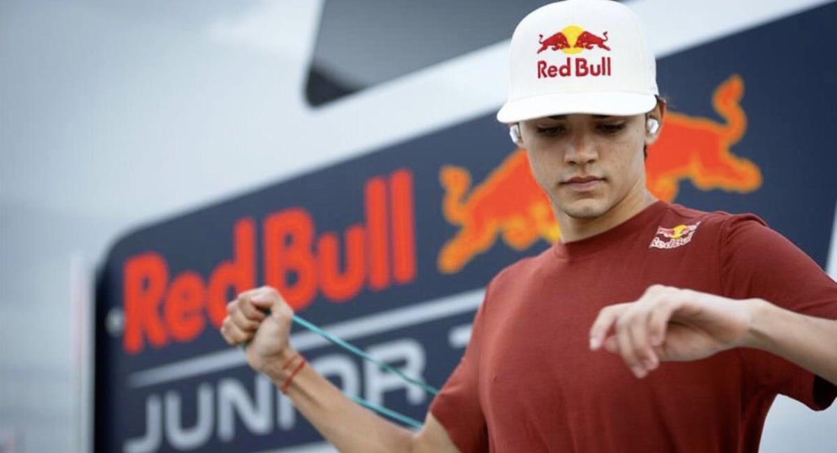 Sebastián Montoya, luciendo los colores de Red Bull. Foto: Twitter @AhmetCirF1