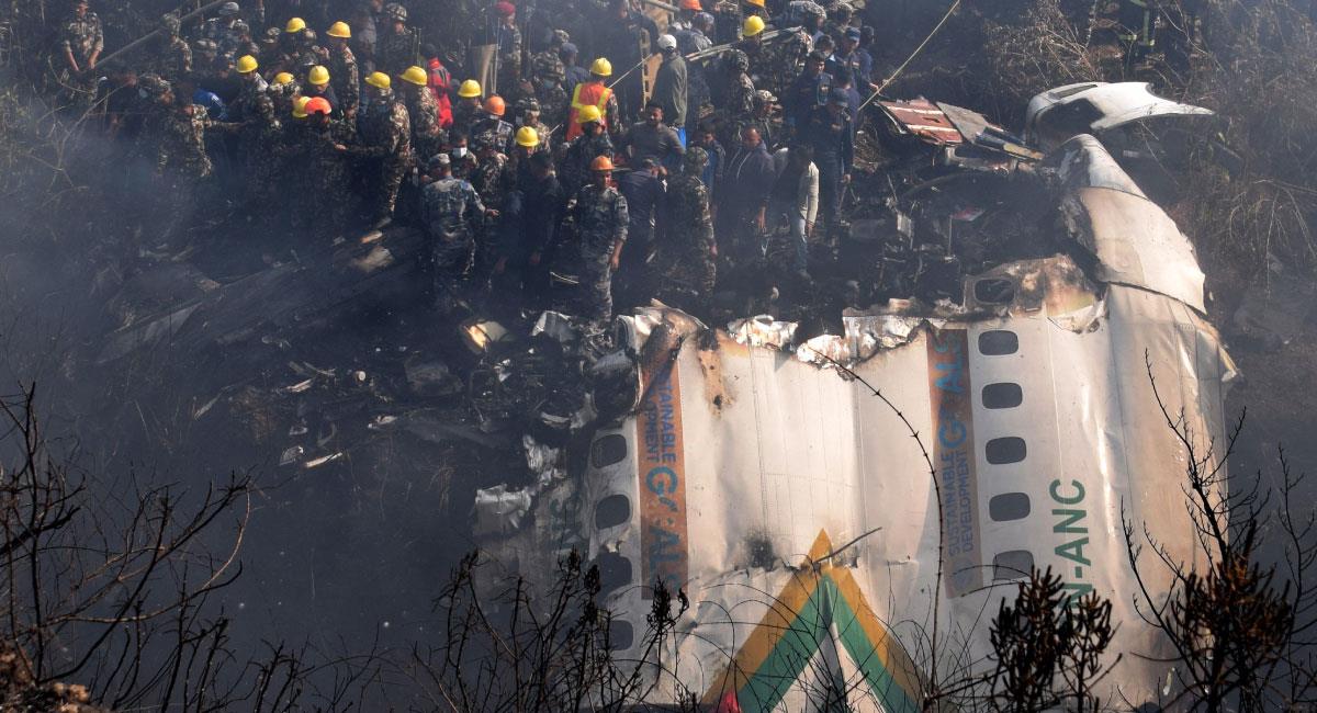 Un avión con más de 70 personas a bordo se estrella en el centro de Nepal. Foto: EFE