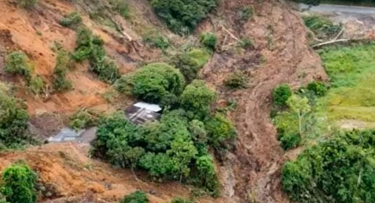 La tierra se sigue deslizando en la zona del derrumbe en el municipio de Rosas en el Cauca. Foto: Youtube