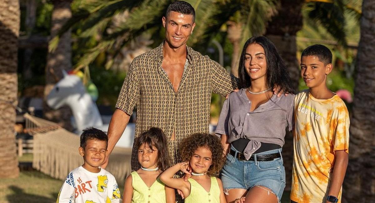 Cristiano Ronaldo y su familia. Foto: Instagram @georginagio