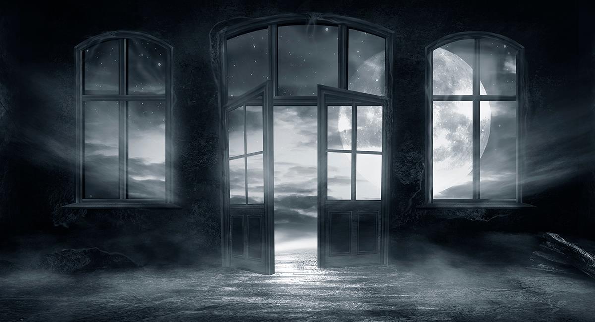 Impactantes imágenes: fantasma aterroriza a una familia para que abandone la casa. Foto: Shutterstock