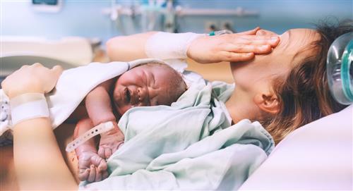 Mujer dio a luz a un bebé que no era de ella