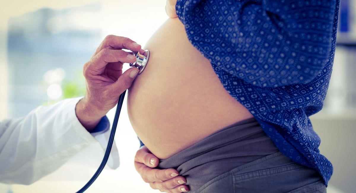 Mujer ‘quedó embarazada’ por un disparo, esta es su historia. Foto: Shutterstock