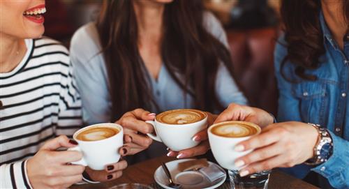 Beber café ayuda a mantener baja la presión arterial, según estudio