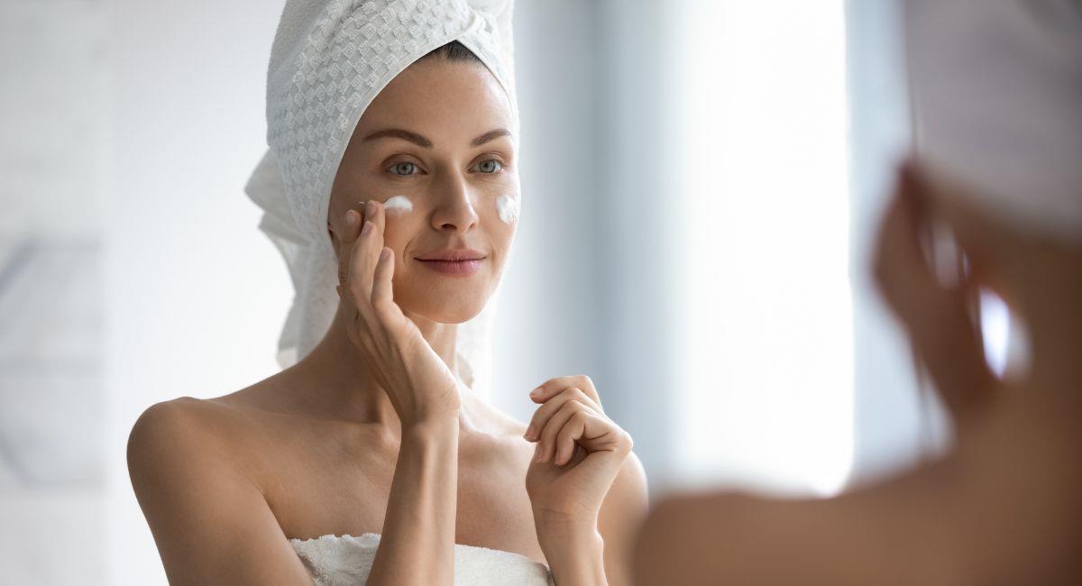 Sigue estos consejos para rejuvenecer tu rostro de forma natural. Foto: Shutterstock