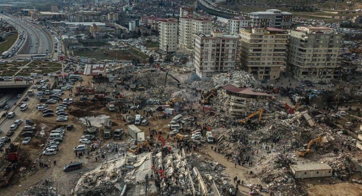 A 25.000 asciende la cifra de muertos a causa del terremoto en Siria y Turquía. Foto: Twitter Anuska