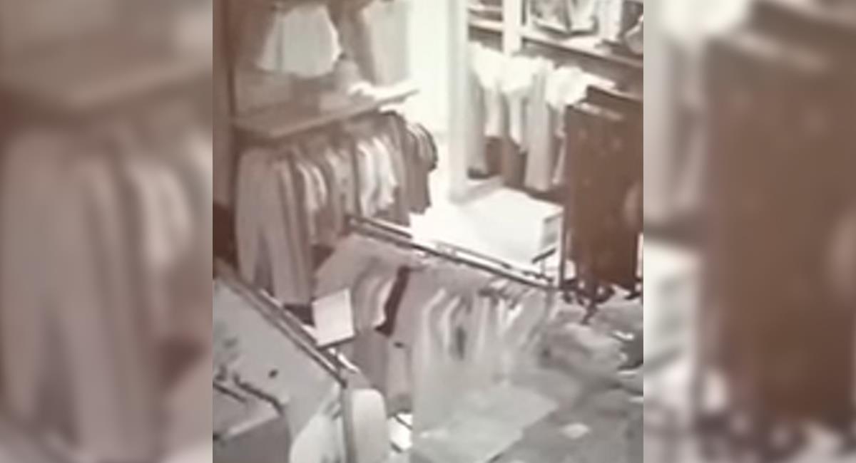 Impactantes imágenes: cámaras captan “niña fantasma” corriendo por una tienda. Foto: Youtube Al Rojo Vivo