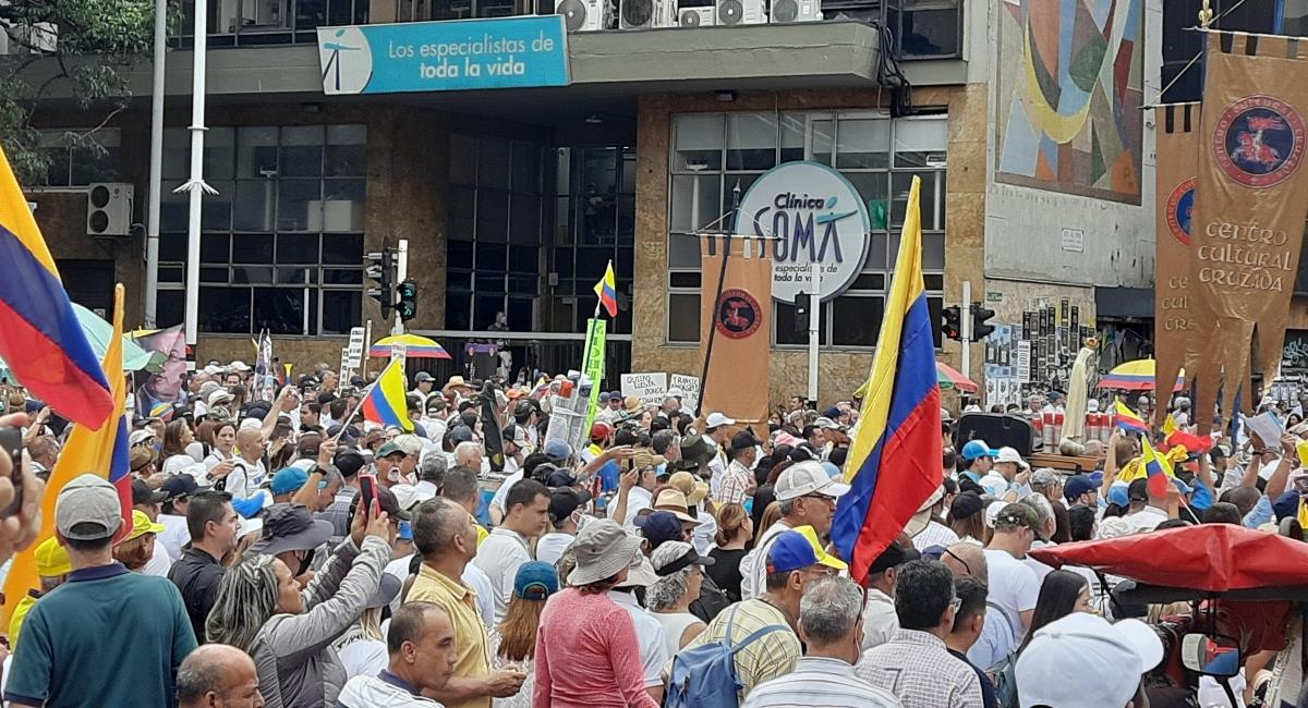 Protestas en Medellín: el Esmad desalojó la plaza de Alpujarra. Foto: Twitter @naturalpluss