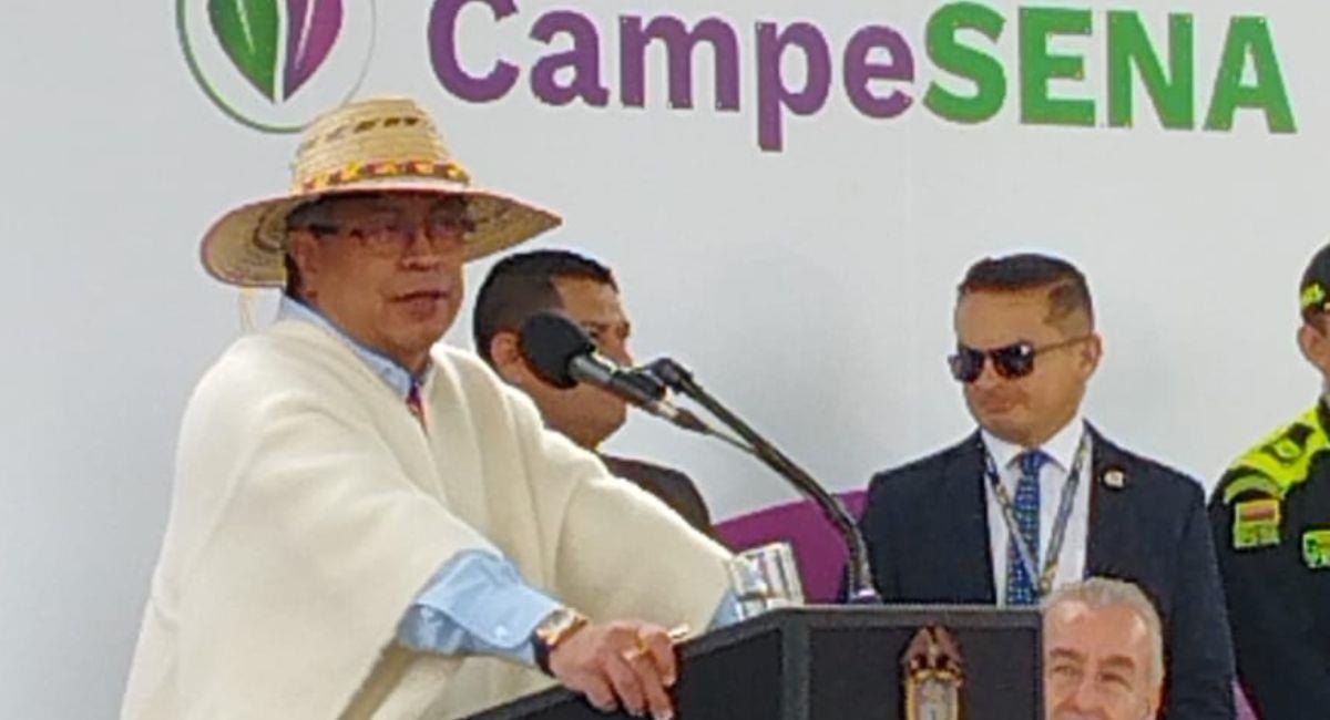 Presidente Gustavo Petro durante el acto de lanzamiento de CampeSENA en Mosquera. Foto: Twitter  @UaeosCo