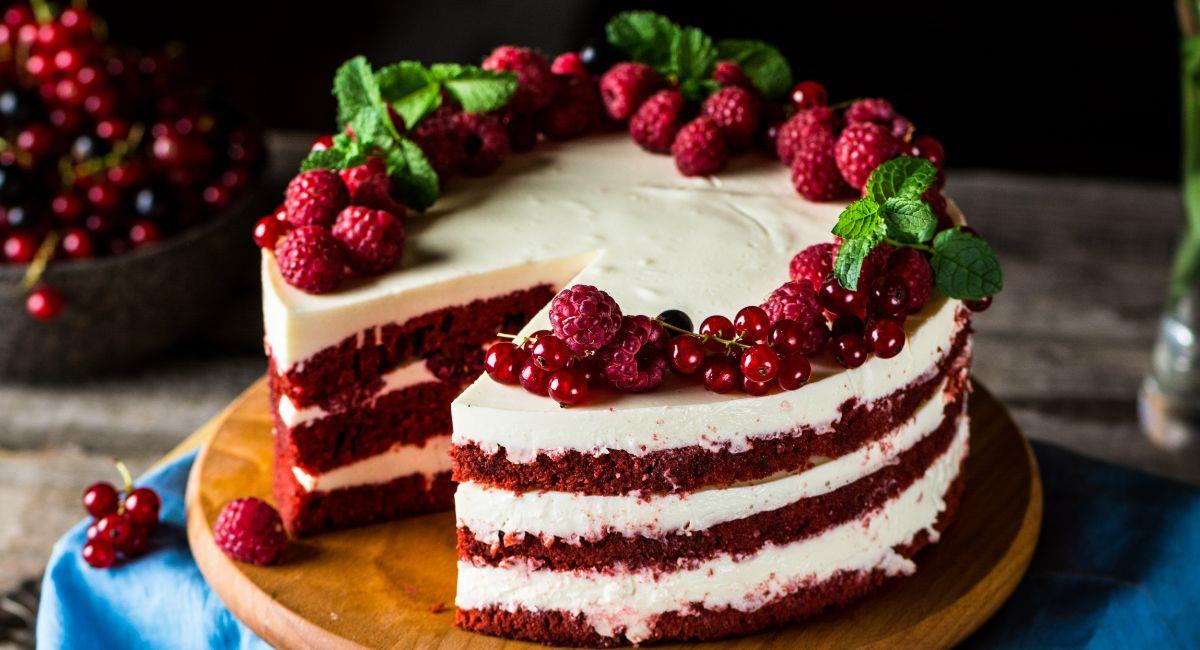 Así puedes preparar una deliciosa torta Red Velvet para deleitar a tu familia. Foto: Shutterstock