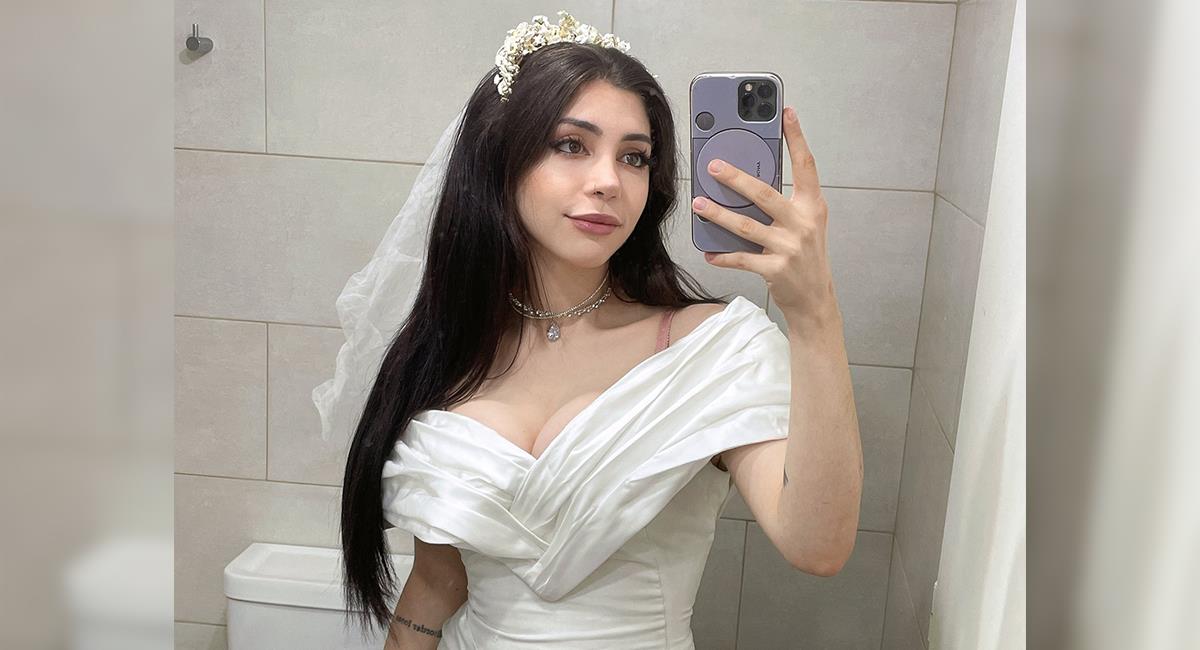 Con vestido y pastel: mujer tomó la decisión de casarse con ella misma. Foto: Twitter @sofimaure07