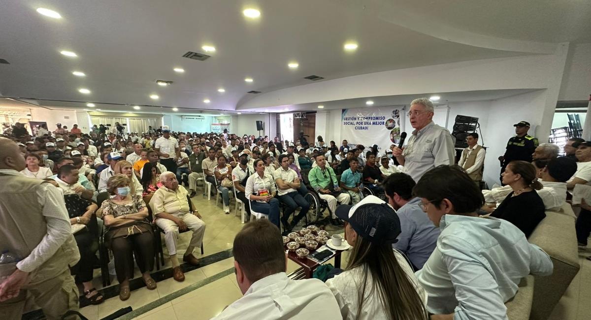 Álvaro Uribe sugiere una consulta popular sobre la reforma a la salud. Foto: Centro Democrático