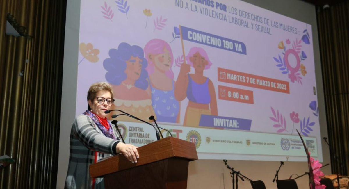 Ministra de Trabajo, Gloria Ines Ramirez, participa en el foro: “Logros y retos de las trabajadoras en Colombia”. Foto: Twitter @MintrabajoCol