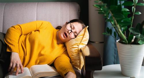 La falta de sueño no sería compensada con siestas, según estudio
